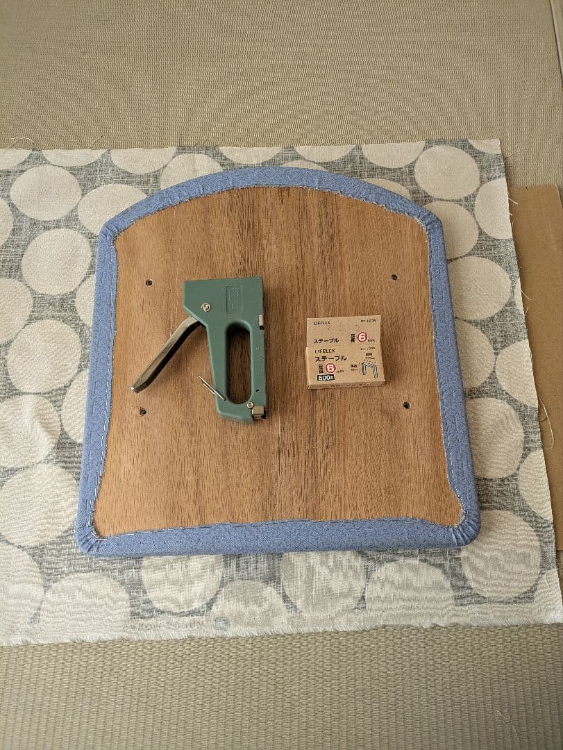 天童木工】スタッキングチェア 2脚 座面張替 ハンドメイド 幾何学模様