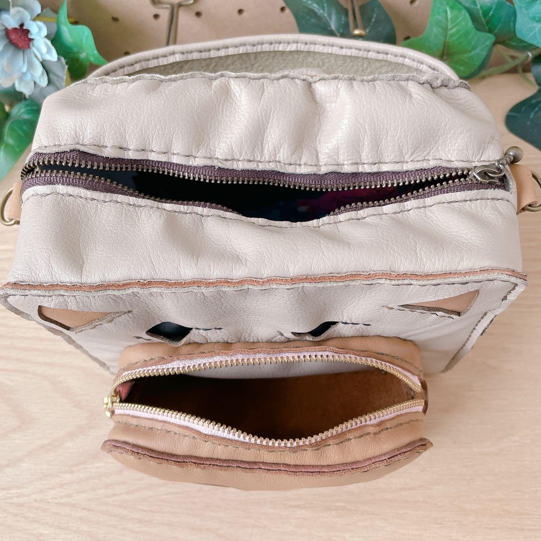 四角い豚のミニバッグ　本革　手縫い　ジト目