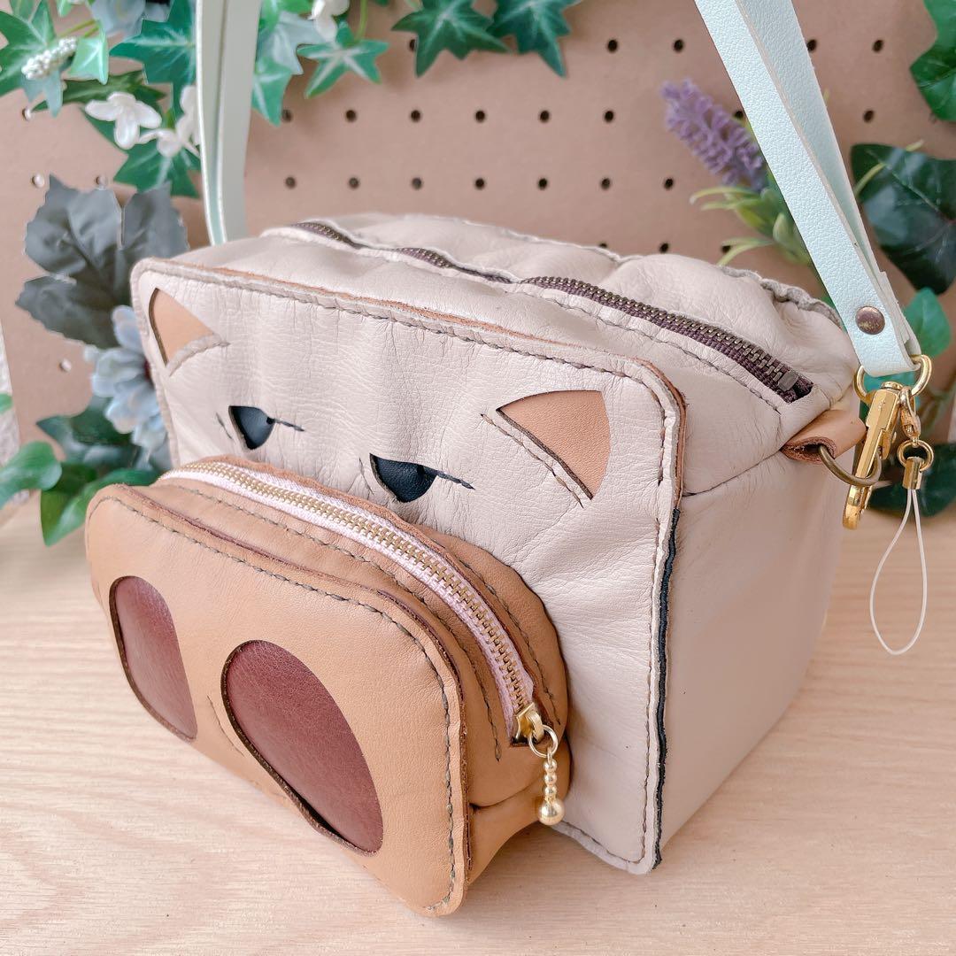 四角い豚のミニバッグ　本革　手縫い　ジト目