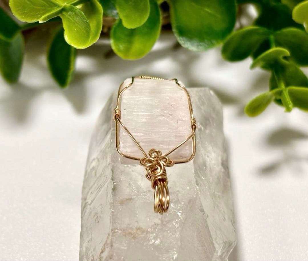 夢幻品質　神の祝福を授かった天界幻の宝石　奇跡のヒマラヤピンクベリロナイトPT