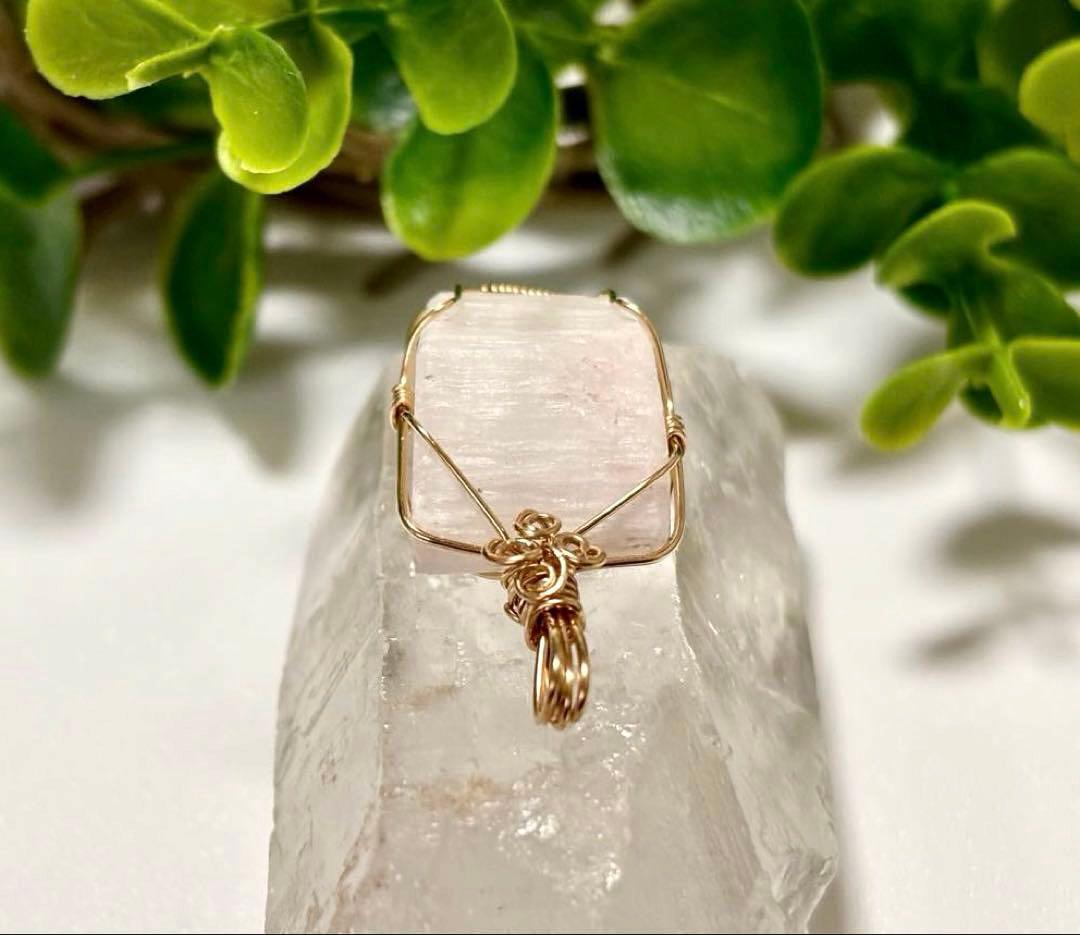 夢幻品質　神の祝福を授かった天界幻の宝石　奇跡のヒマラヤピンクベリロナイトPT