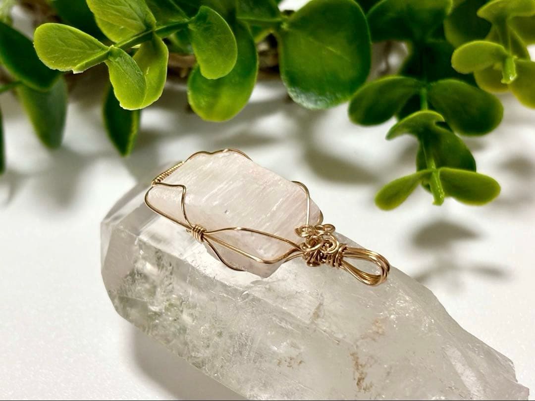 夢幻品質　神の祝福を授かった天界幻の宝石　奇跡のヒマラヤピンクベリロナイトPT