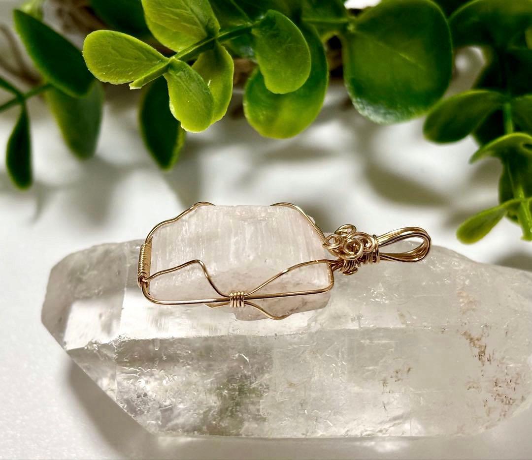 夢幻品質　神の祝福を授かった天界幻の宝石　奇跡のヒマラヤピンクベリロナイトPT