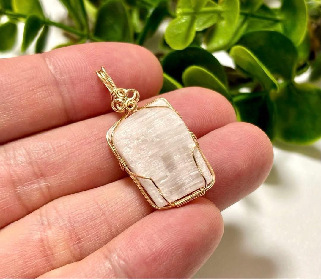 夢幻品質　神の祝福を授かった天界幻の宝石　奇跡のヒマラヤピンクベリロナイトPT