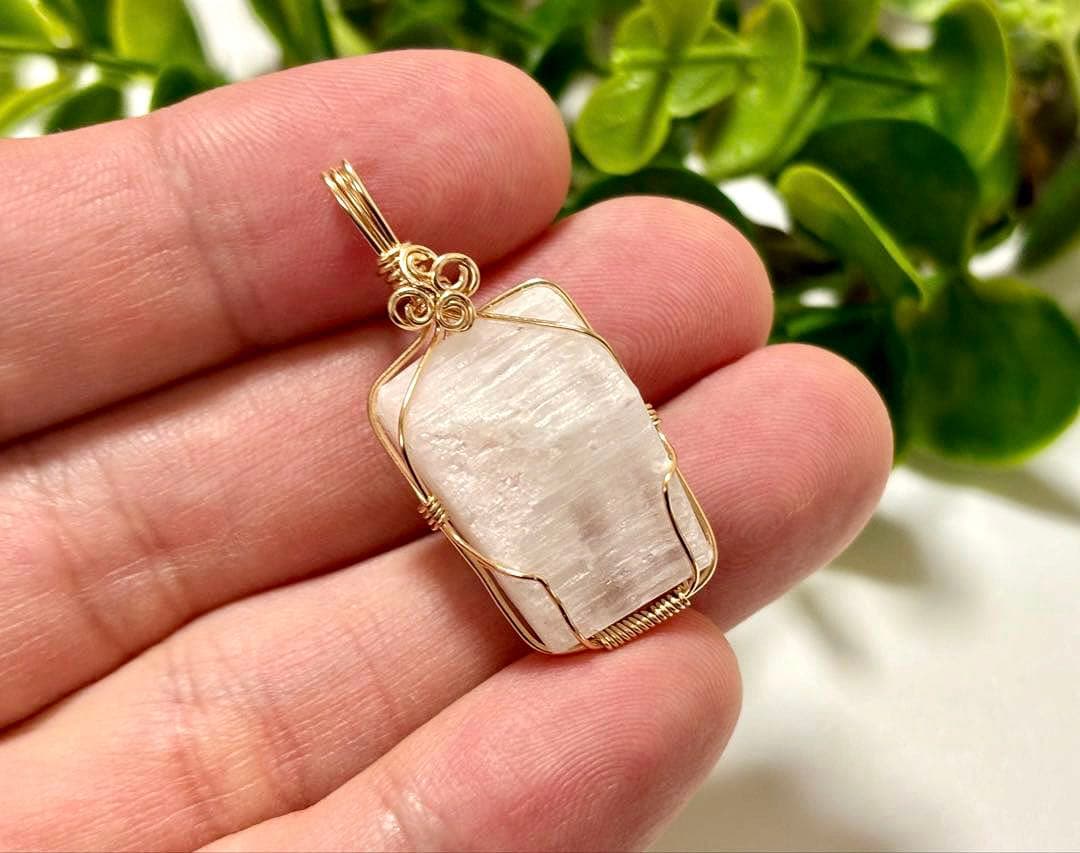 夢幻品質　神の祝福を授かった天界幻の宝石　奇跡のヒマラヤピンクベリロナイトPT