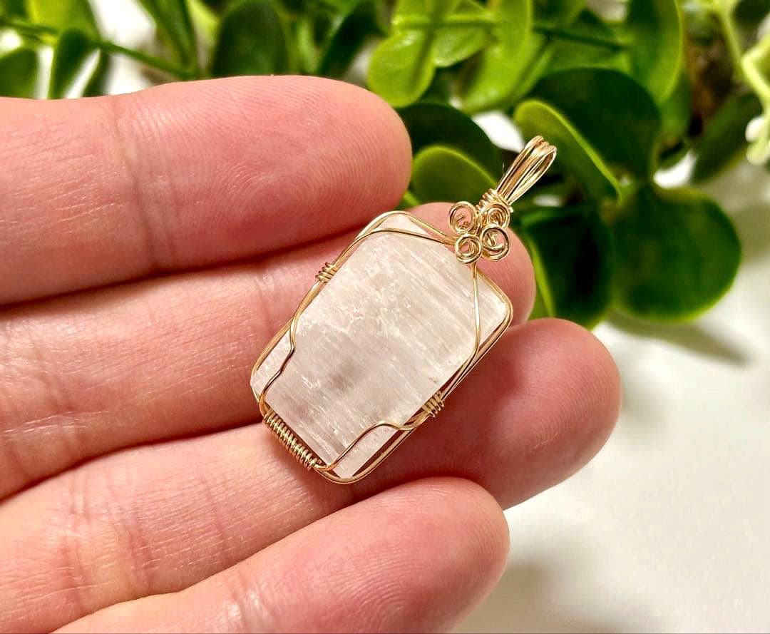 夢幻品質　神の祝福を授かった天界幻の宝石　奇跡のヒマラヤピンクベリロナイトPT