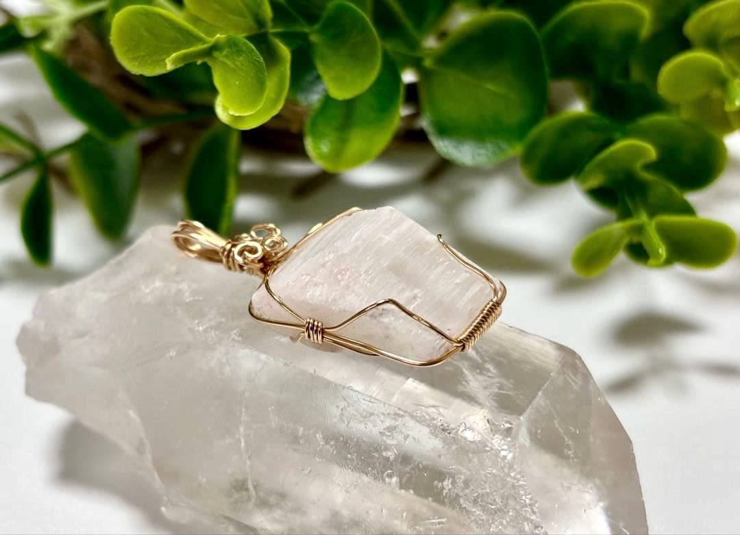 夢幻品質　神の祝福を授かった天界幻の宝石　奇跡のヒマラヤピンクベリロナイトPT