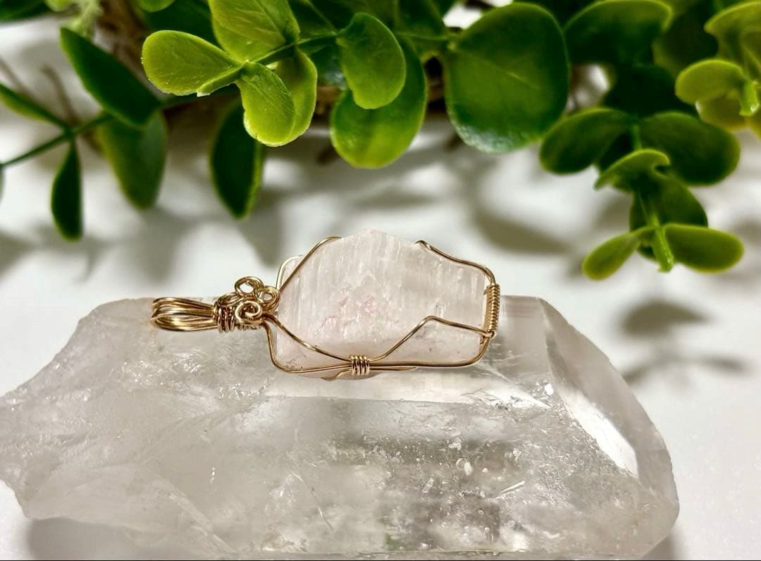 夢幻品質　神の祝福を授かった天界幻の宝石　奇跡のヒマラヤピンクベリロナイトPT