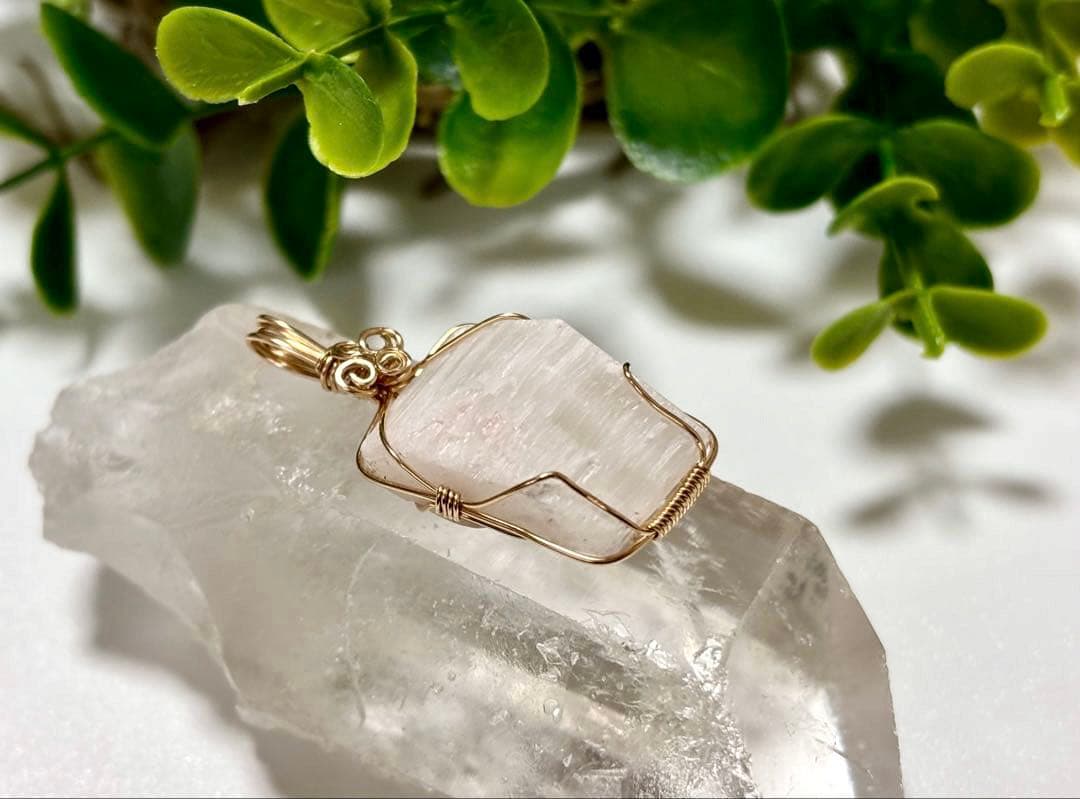 夢幻品質　神の祝福を授かった天界幻の宝石　奇跡のヒマラヤピンクベリロナイトPT