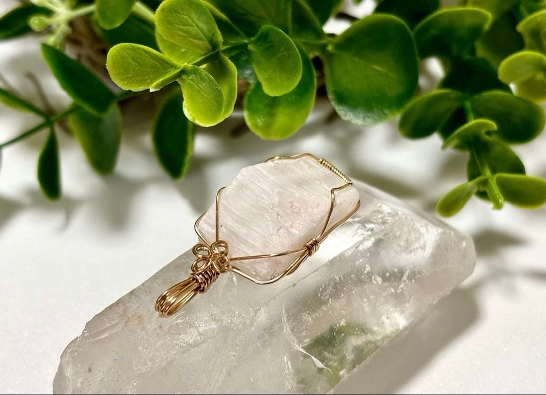 夢幻品質　神の祝福を授かった天界幻の宝石　奇跡のヒマラヤピンクベリロナイトPT