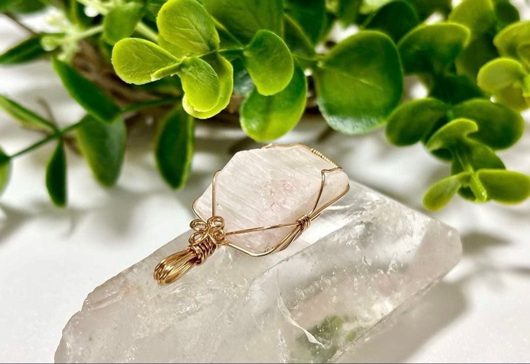 夢幻品質　神の祝福を授かった天界幻の宝石　奇跡のヒマラヤピンクベリロナイトPT