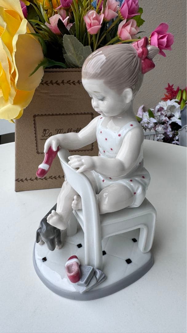 リヤドロ 隠しちゃだめよ(ミニチュアダックスフント) 記念品 置物