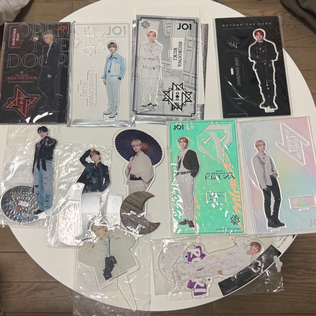 白岩瑠姫 トレカ201枚 アクスタ12体 ワルツ 旧譜 まとめ売り - メルカリ