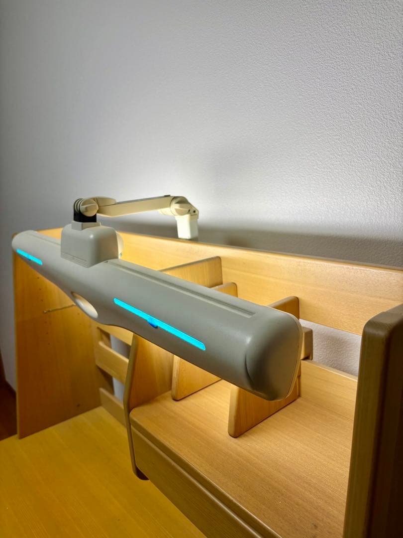 【直接取りに来れる方】木製学習机 デスクライト付き　ヒカリサンデスク