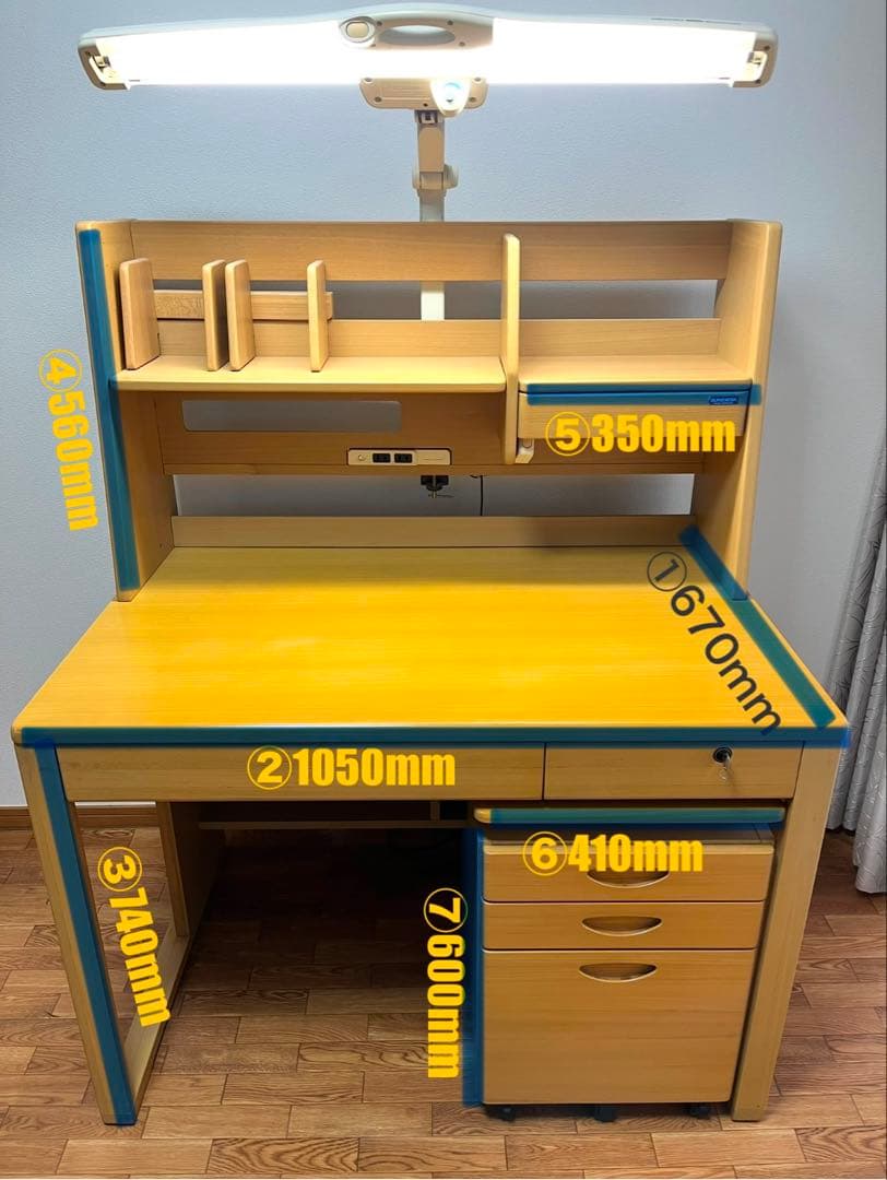 【直接取りに来れる方】木製学習机 デスクライト付き　ヒカリサンデスク
