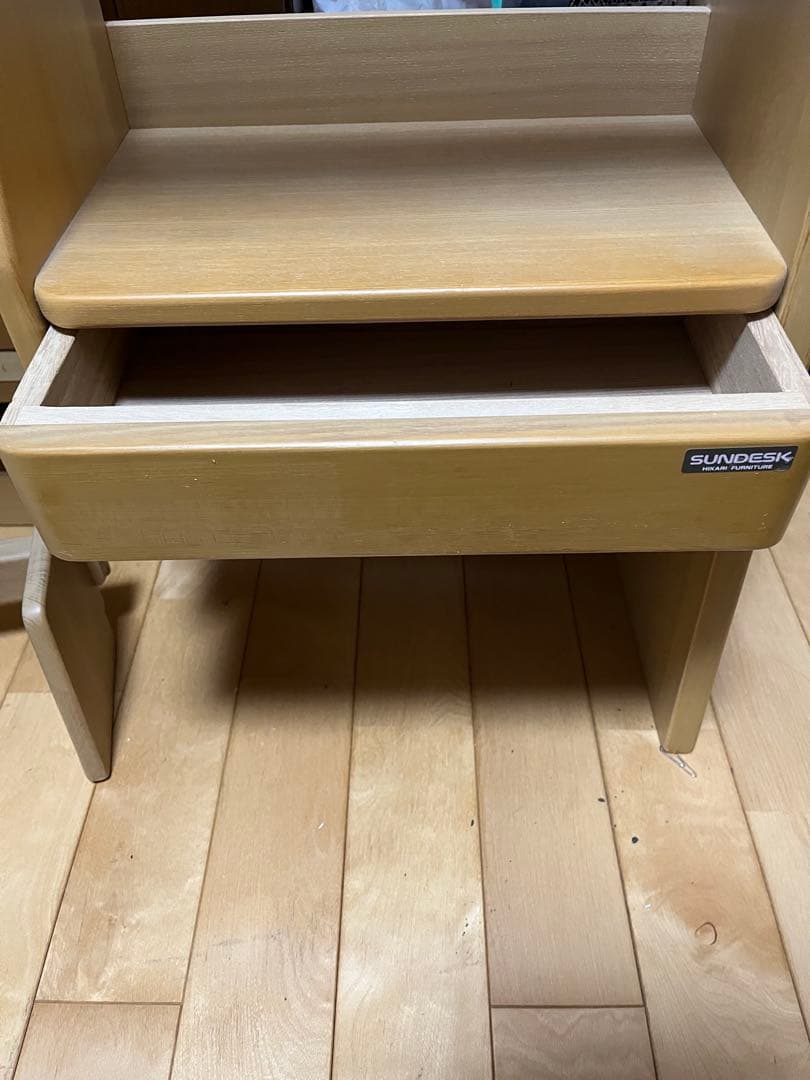 【直接取りに来れる方】木製学習机 デスクライト付き　ヒカリサンデスク