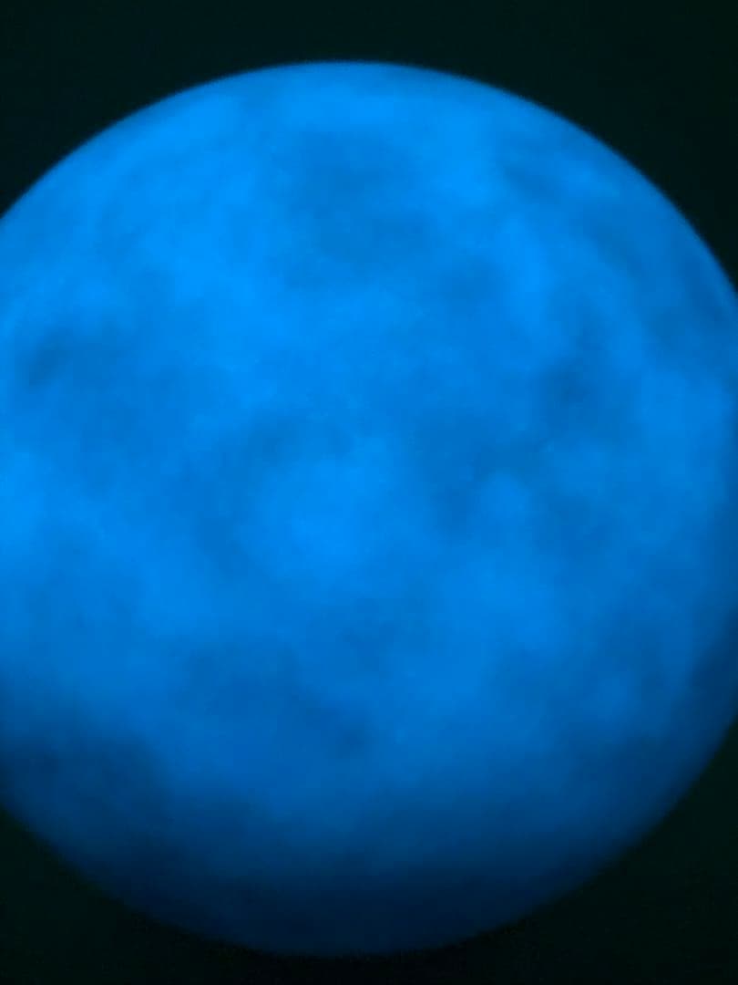 超綺麗不思議なブルー夜光丸玉 10cm回転可能な木製の台座付き2076-2/2