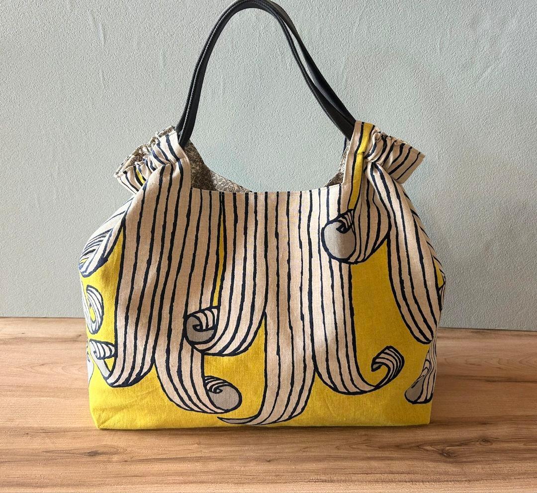 ミナペルホネンハンドメイドシャーリングバッグ（スイング、イエロー、特大）