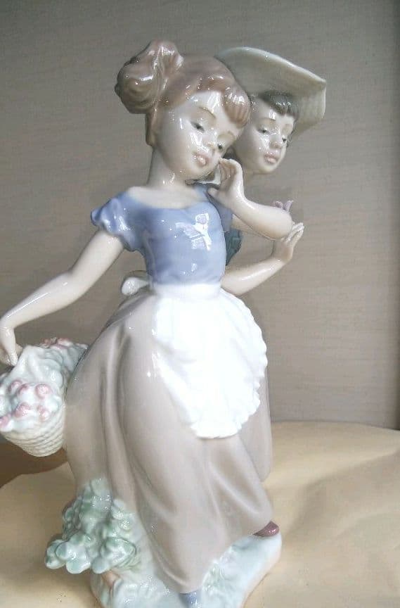 最終お値下げリヤドロ人形 可愛いらしい男女のお人形、お買い得