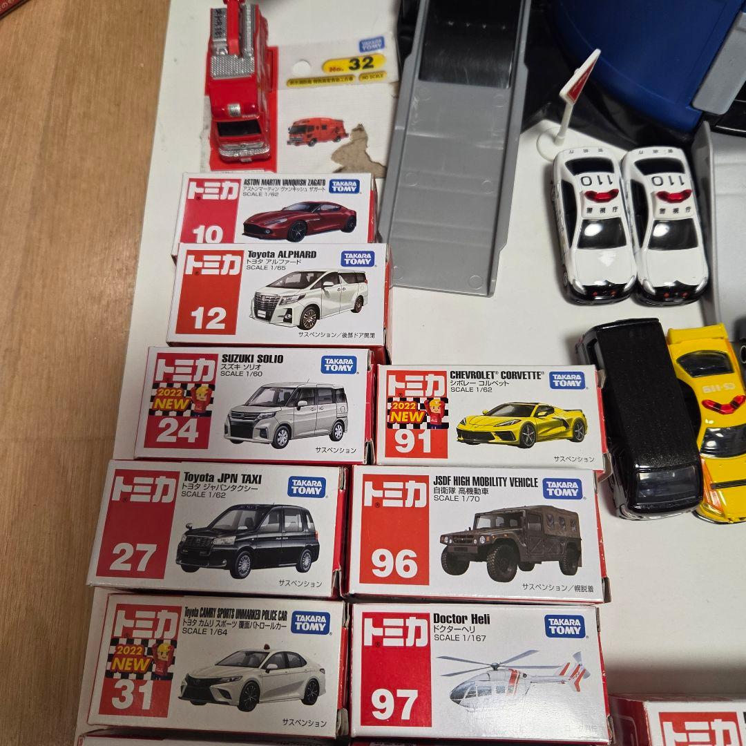 まとめ売り】トミカ53台＋変形ポリスステーション ミニカー