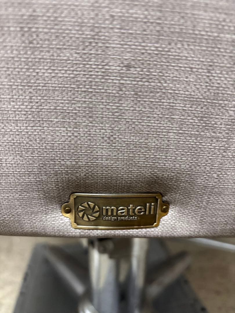 mateli design バーバーチェア 美容室　椅子　スタイリングチェア