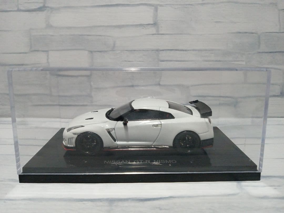 1/43 日産　GT-R R35 ニスモ　ディーラー品　ミニカー　ホワイト