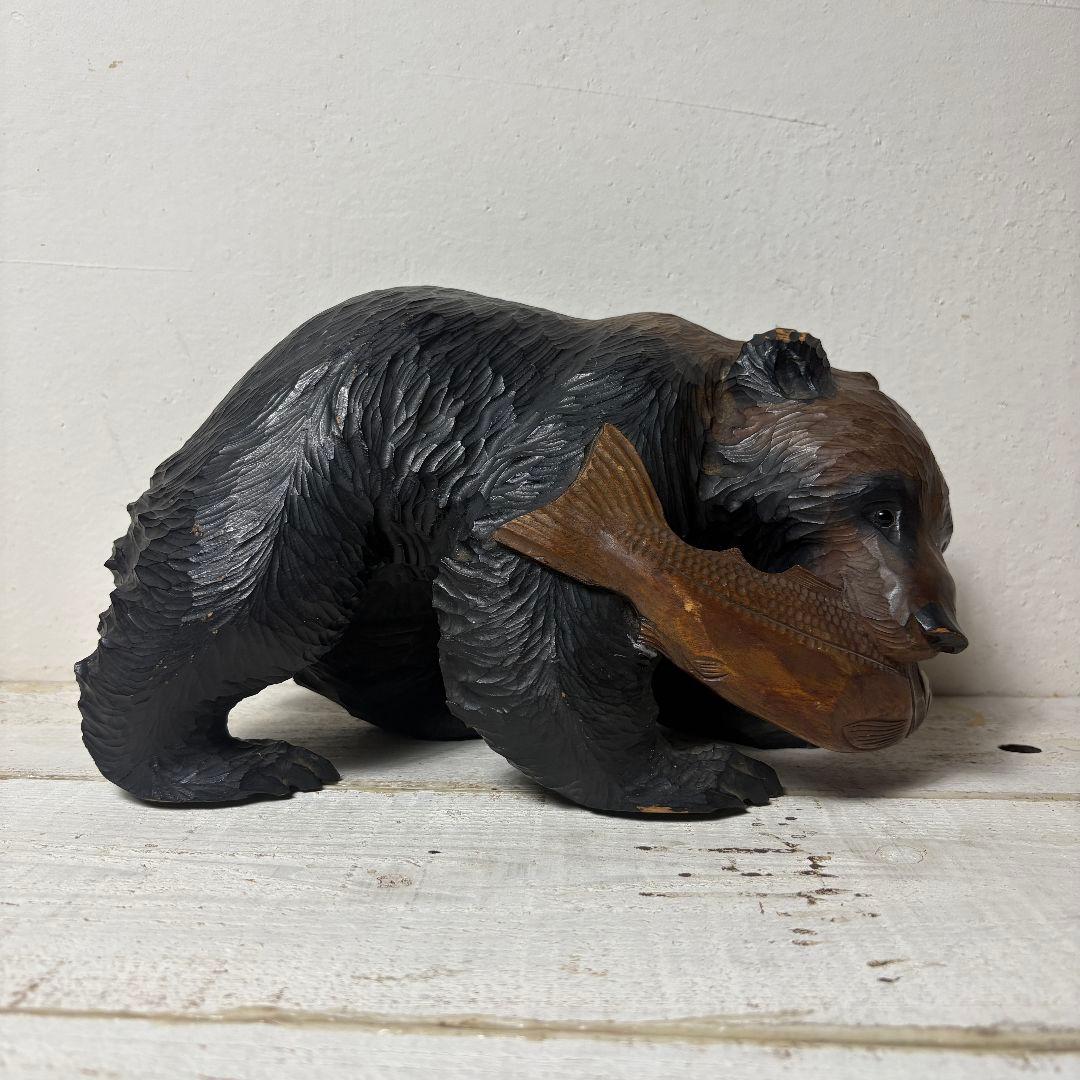 木彫りの熊　鮭喰い熊　毛彫り　ガラス目　生き生き表情　作者不詳