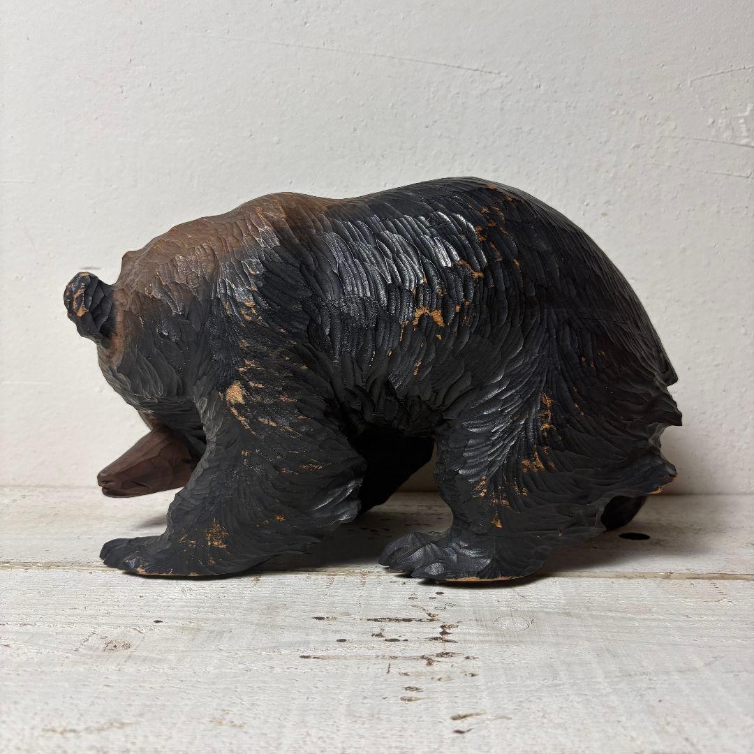 木彫りの熊　鮭喰い熊　毛彫り　ガラス目　生き生き表情　作者不詳