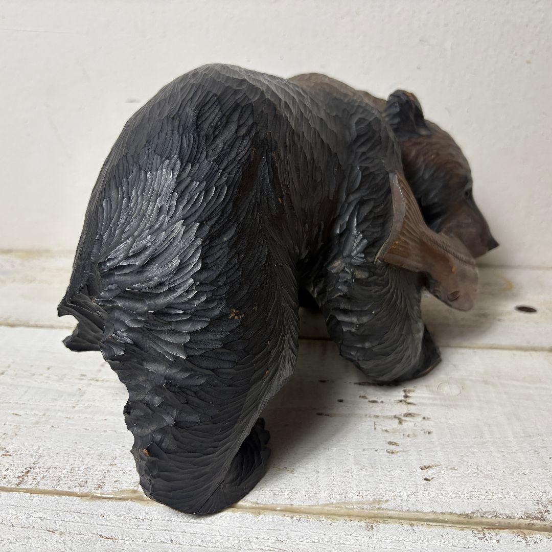 木彫りの熊　鮭喰い熊　毛彫り　ガラス目　生き生き表情　作者不詳