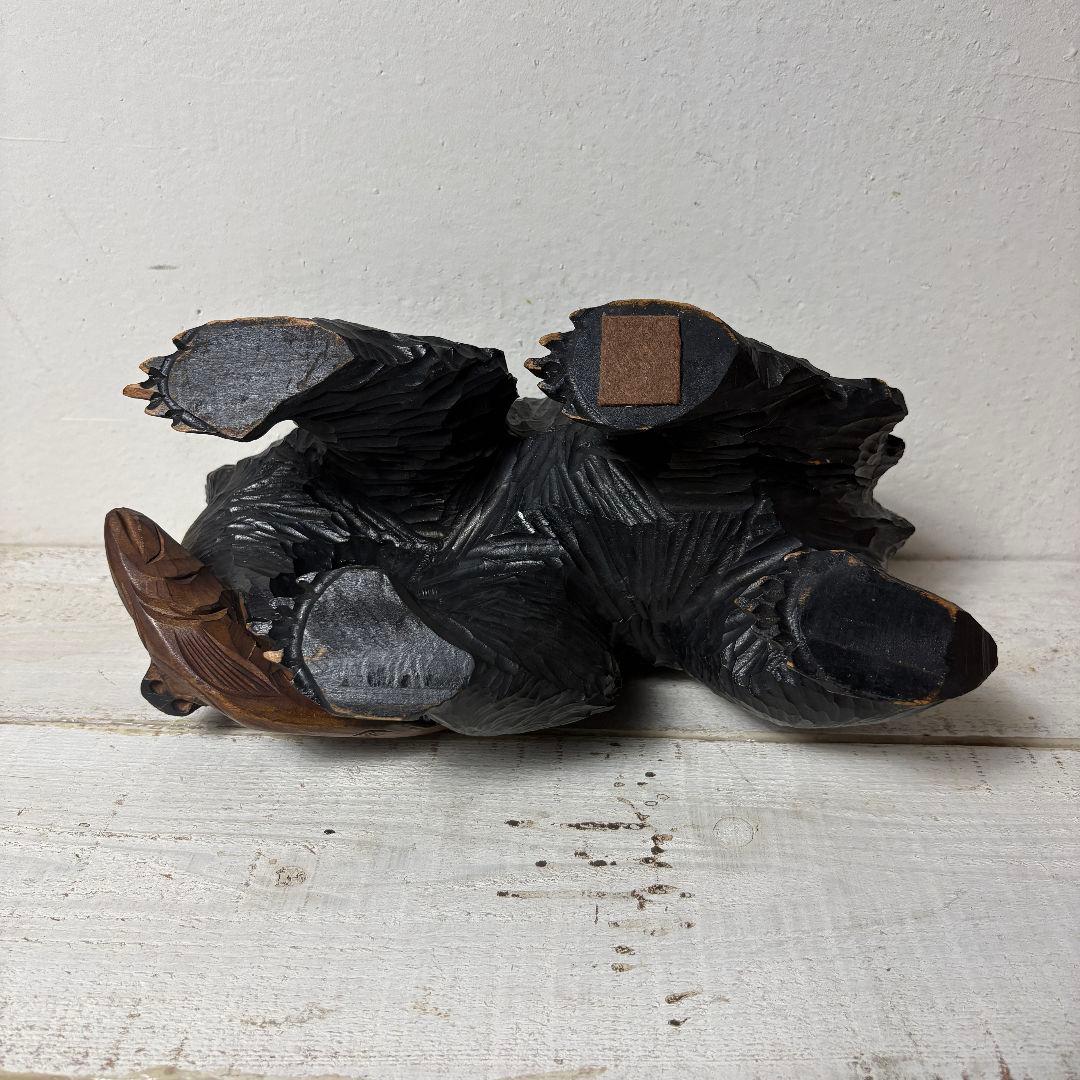 木彫りの熊　鮭喰い熊　毛彫り　ガラス目　生き生き表情　作者不詳