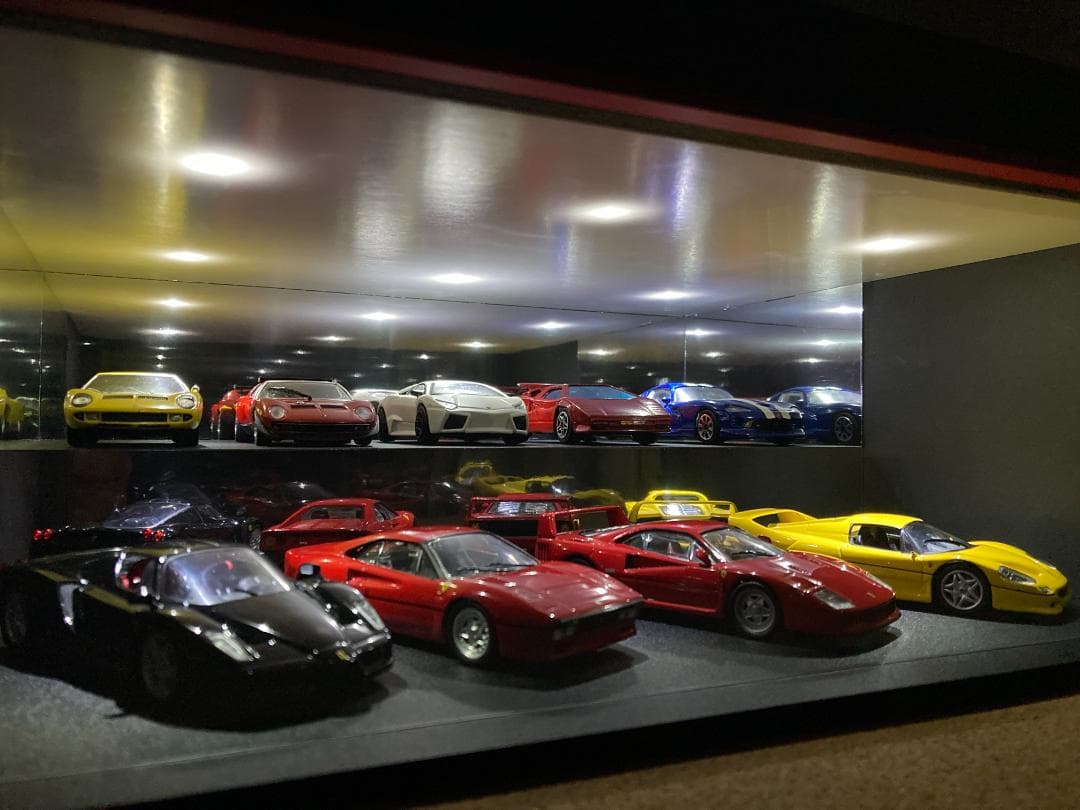 ミニカー専用ジオラマ：1/43 ショールームⅣ（ひな壇タイプ）／ミラー