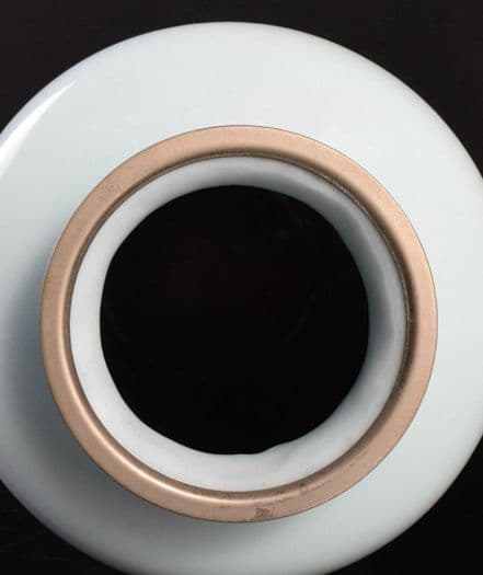 青色陶器花瓶 桜のデザイン