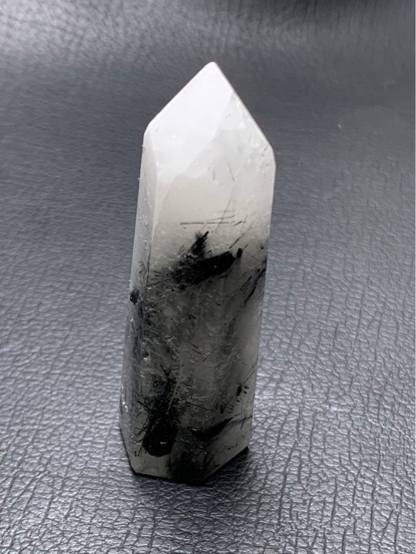 0410196  ブラックルチルインクォーツ六角柱、14.8＊54ミリ