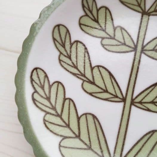 新品　美濃焼　Sango すくすくシリーズ　はっぱ   小皿(14.5cm)