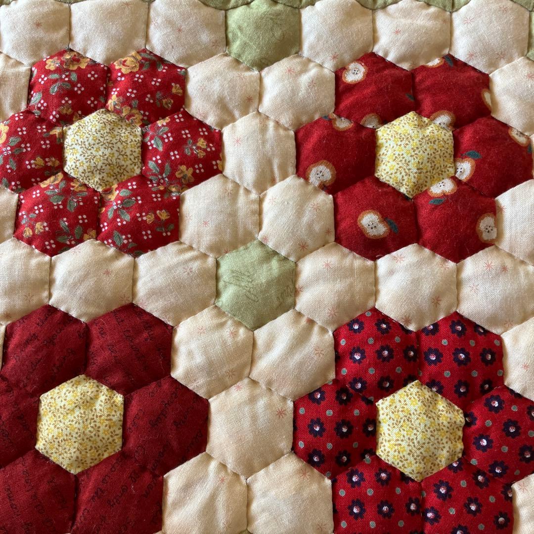 パッチワーク タペストリー 六角形花柄 ハンドメイド クラフト 47㎝×51