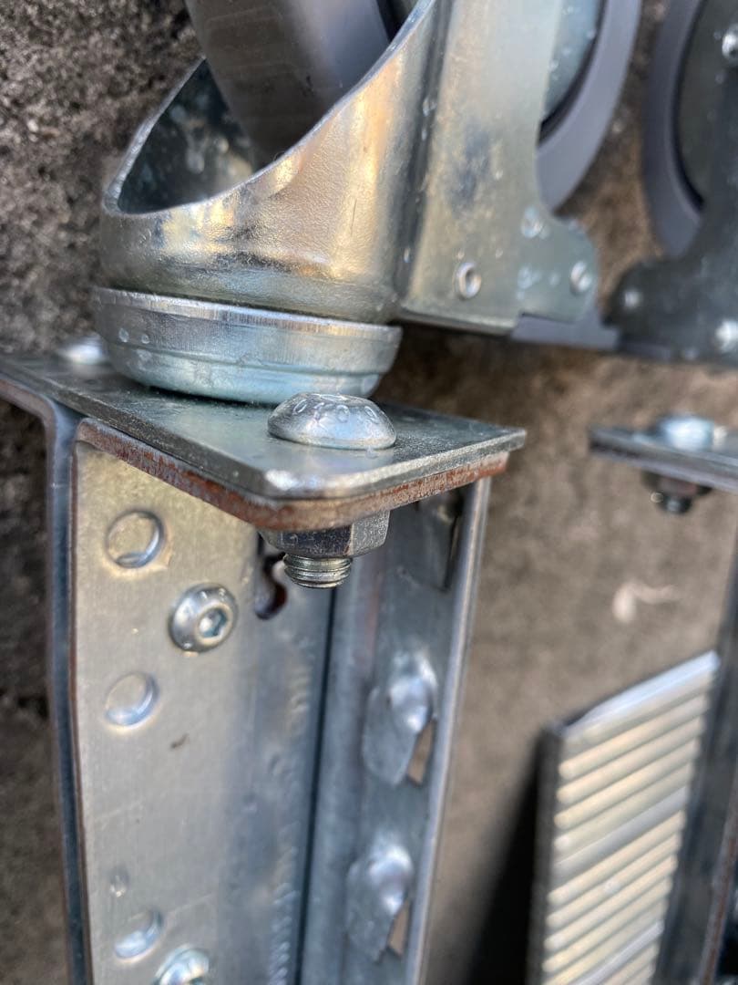 ✨人気✨　メタルシステム　4段フルタイプ　キャスター付