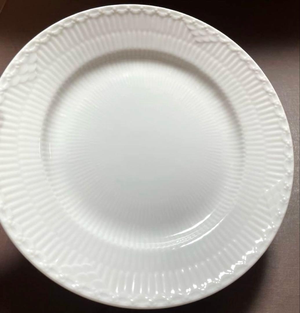 ロイヤルコペンハーゲンブホワイトフルーテッドハーフレースプレート