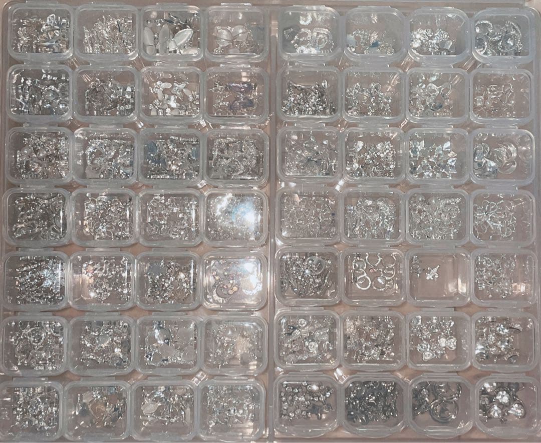 ネイルパーツ　まとめ売り　大量　デコパーツ　キラキラ　ビジュー　キャラクター