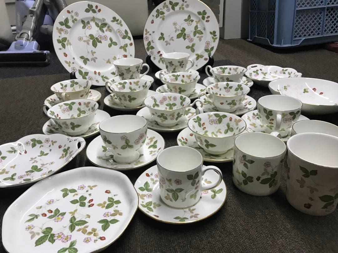 陶器 食器セット 23点 葉と花のデザイン