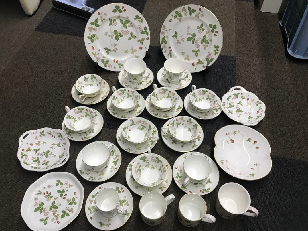 陶器 食器セット 23点 葉と花のデザイン