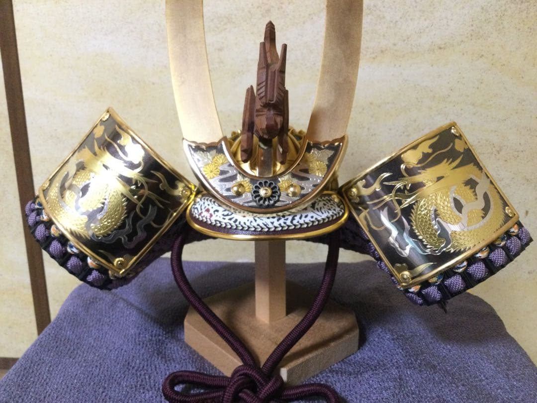 五月人形 飛騨の一刀彫龍頭兜 上原鎧袖作 屏風、台付 L152