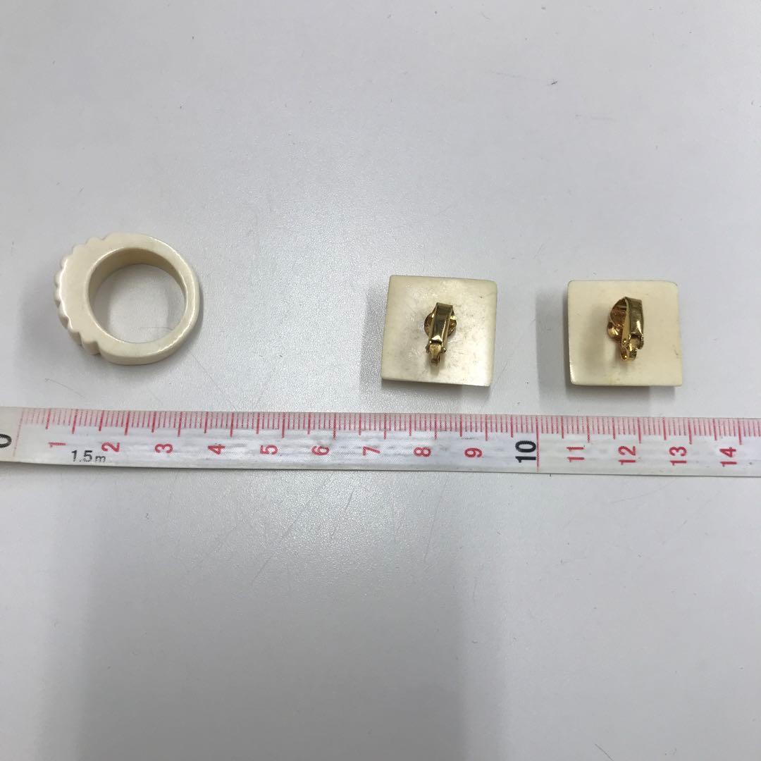 白いネックレス　イヤリング　指輪　3点セット　箱付き