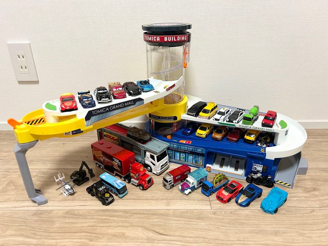 値下げ☆ダブルアクショントミカビル 立体駐車場 まとめ売り - メルカリ