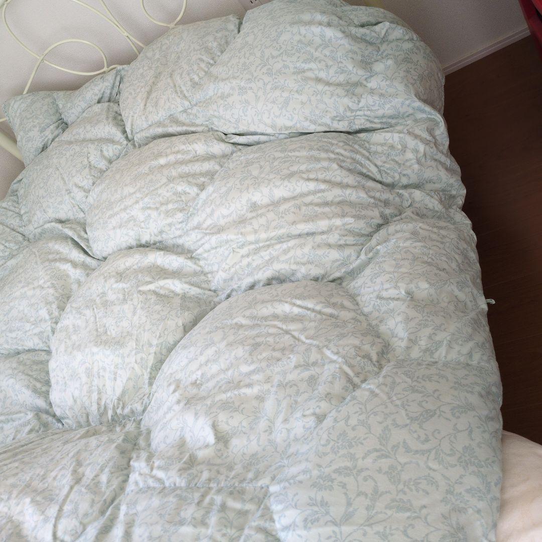 期間限定格安出品　羽毛掛け布団　 150cm x 210cm