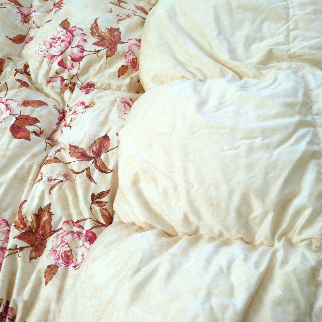 期間限定格安出品　羽毛掛け布団　 150cm x 210cm