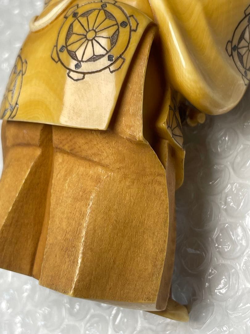 【木箱付】根付風 彫刻人形 武者像 361g 《青帆銘》