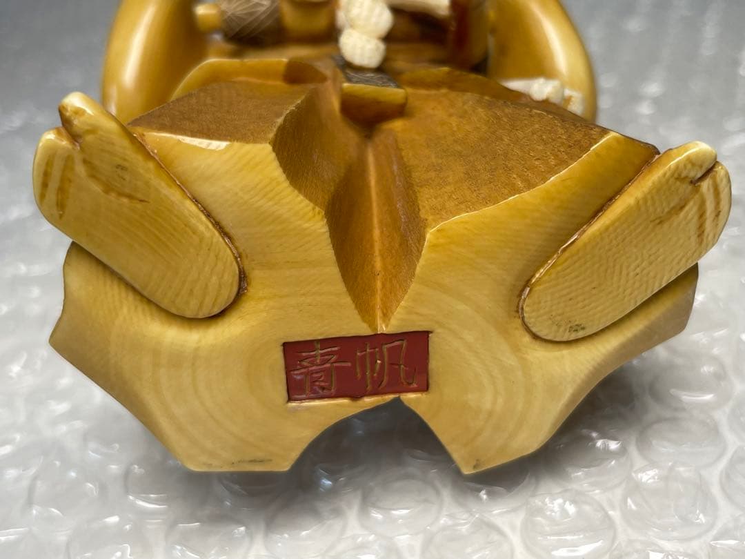 【木箱付】根付風 彫刻人形 武者像 361g 《青帆銘》