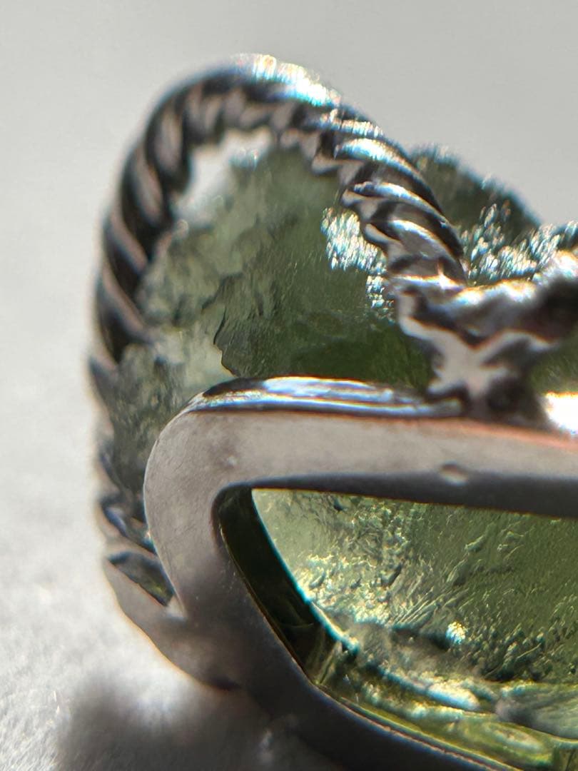 【新品未使用】モルダバイト原石 ペンダントトップ シルバー925チェーン付き