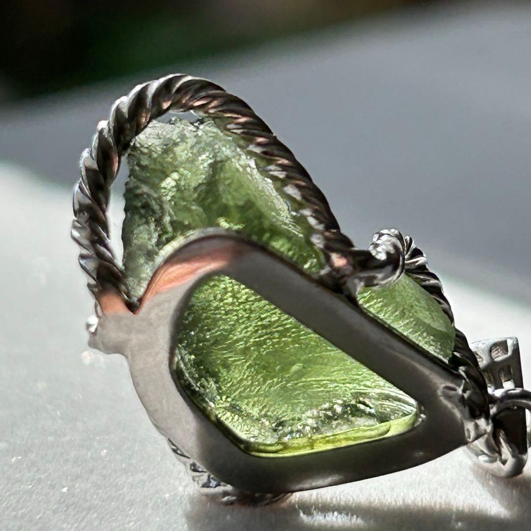 【新品未使用】モルダバイト原石 ペンダントトップ シルバー925チェーン付き