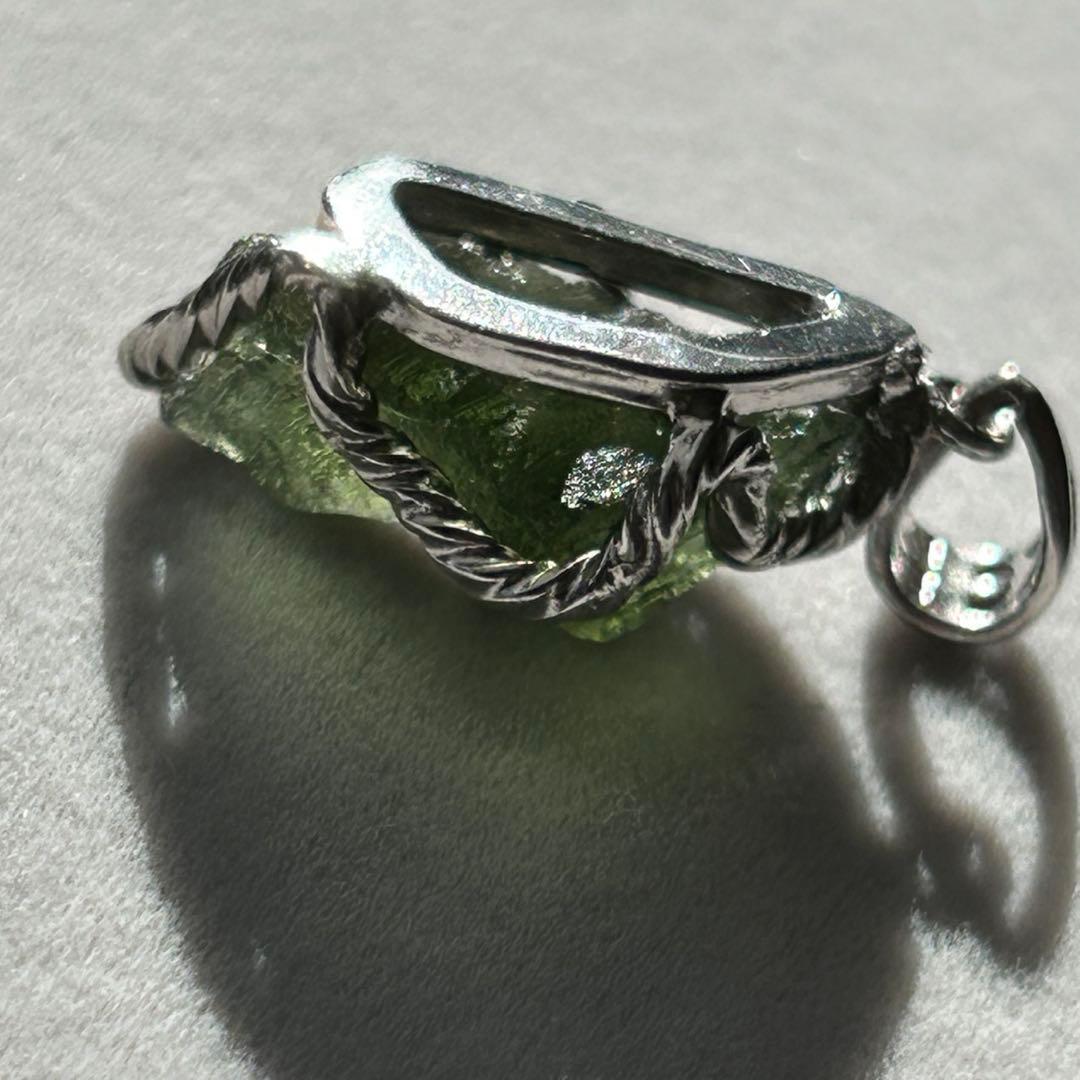 【新品未使用】モルダバイト原石 ペンダントトップ シルバー925チェーン付き